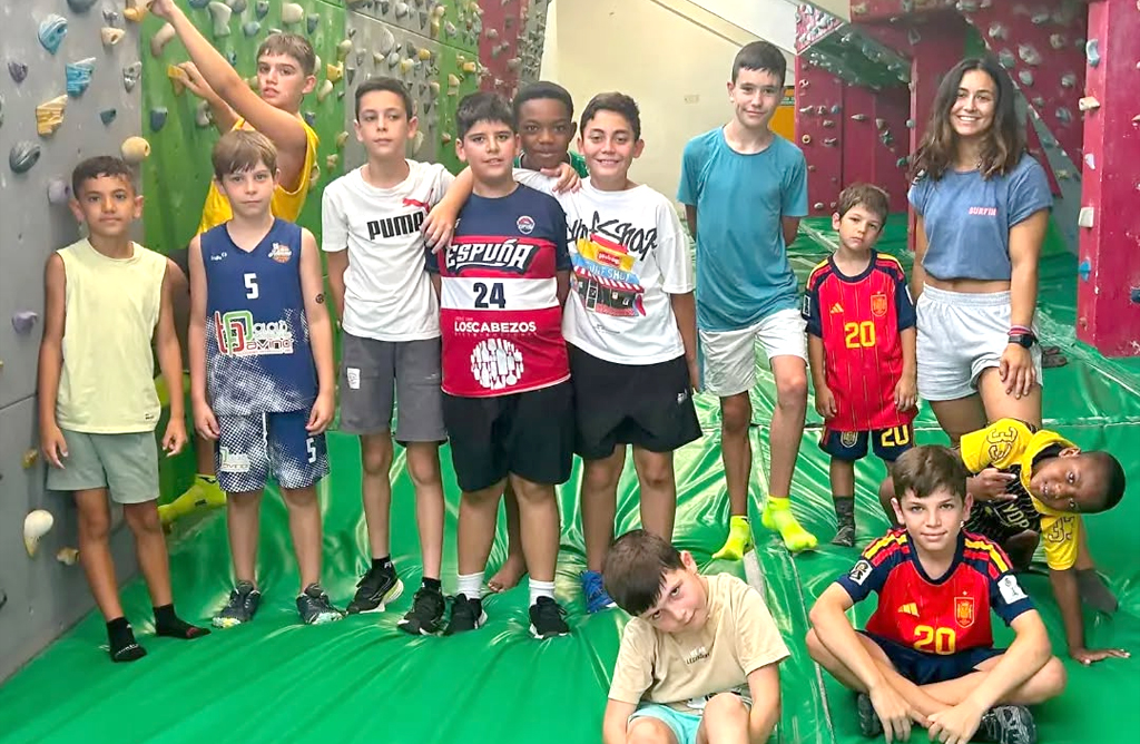 Baloncesto, valores y talleres: el CB Sierra Espu�a cierra un campus de verano inolvidable